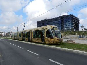 Les oeuvres de Christian Lacroix et Jean Nouvel en un seul cliché