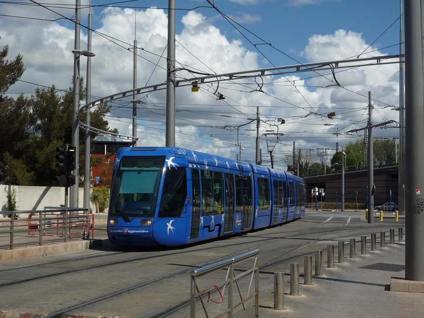 La rame 2026 Citadis 401 Alstom de la ligne 1 arrive à la station "Corum" par un chemin détourné