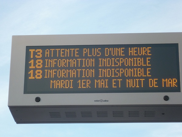 Tableau électronique d'information de la station "Lattes Centre"