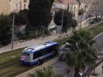 A Montpellier, un bus en fâcheuse posture sur voie 1 de la ligne 1 à la hauteur de l'avenue Saint-Charles, ce samedi matin 12 janvier 2013 Copyright : Droits Réservés