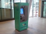Distributeur automatique de titres de transport TaM situé dans le nouveau hall de la gare Saint-Roch à Montpellier. Photo prise le samedi 28 septembre 2013 Copyright : Edouard Paris