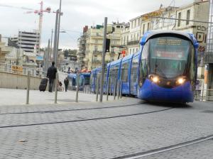 Les rames bleues aux hirondelles de la ligne 1 sont appelées à desservir la future gare TGV Montpellier - Sud de France en 2020. Photo prise rue Jules-Ferry à Montpellier, le 20 novembre 2014 Copyright : Anje34