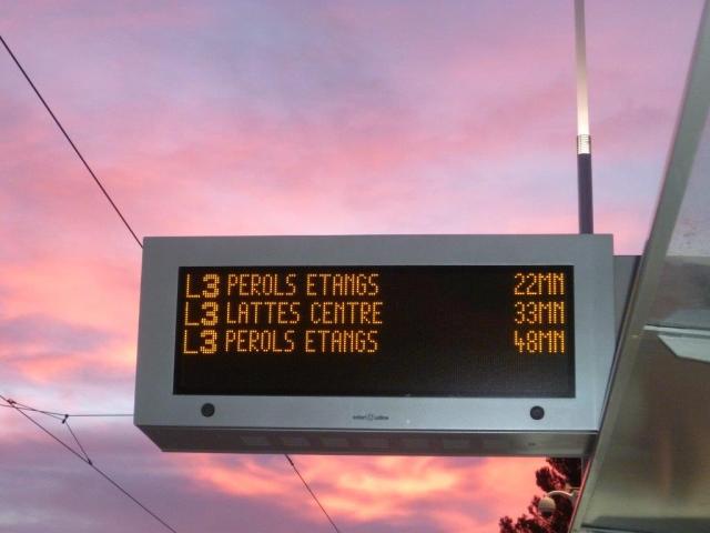 Un tableau électronique d'information photographié au matin du 15 décembre 2013 à la station "Jules Guesde". Copyright : Edouard Paris