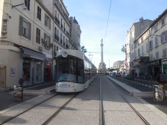 Lundi 11 mai 2015 à Marseille, premier jour des marches à blanc sur T3, entre "Castellane " (photo) et "Arenc Le Silo". Sur le devant de la cabine de conduite de la rame 019 Flexity Outlook Bombardier il est inscrit "Votre nouvelle ligne T3 est en essai. Cette rame ne prend pas de voyageurs". Copyright : Daniel Augerolle