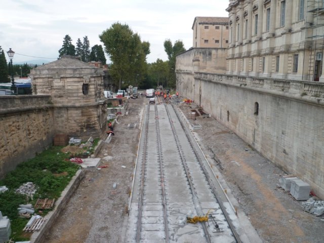 Emplacement de la future station "Peyrou - Arc de Triomphe", boulevard du Professeur Louis-Vialleton à Montpellier. Les deux ascenseurs devraient être installés à droite au niveau de la coursive extérieure du palais de justice de Montpellier. Photo prise le mardi 13 octobre 2015. Copyright : Edouard Paris