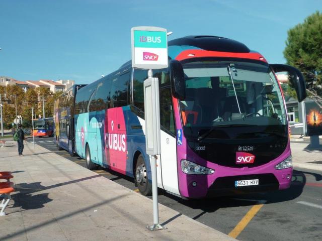 Un autocar OUIBUS de la marque Irizar, un constructeur du Pays Basque espagnol, appartenant à l’entreprise SARFA (groupe Sarbus), dont le siège est situé dans la province de Gérone, est photographié à la gare routière des Sabines à Montpellier avant son départ pour la Catalogne, le mardi 10 novembre 2015. Copyright : Edouard Paris