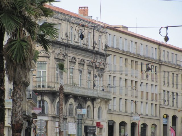 Sur le chaînon manquant de la ligne 4 de tramway, l'installation des lignes aériennes de contact a pris du retard. Photo prise le samedi 23 janvier 2016. Copyright : Edouard Paris 