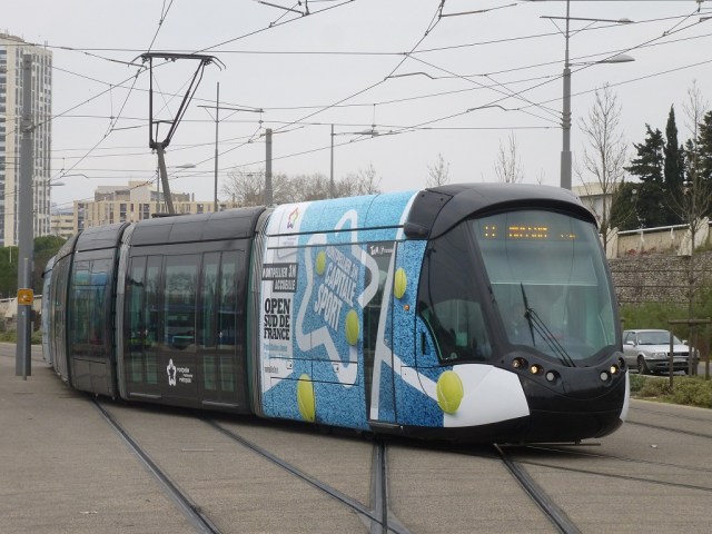 Open Sud de France 2016, Montpellier Méditerranée Métropole la joue perso. Photo de la rame 2098 Citadis 402 Alstom prise sur le faisceau de la station "Mosson" commune aux lignes 1 et 3 de tramway, le mercredi 27 janvier 2016. Copyright : Louis Ferdinand