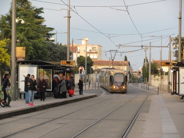 La rame 2046 Citadis 302 Alstom arrive à la station "Garcia Lorca" futur terminus dans les deux sens de circulation de la ligne 4 totalement bouclée. Photo prise le samedi 30 janvier 2016. Copyright : Edouard Paris
