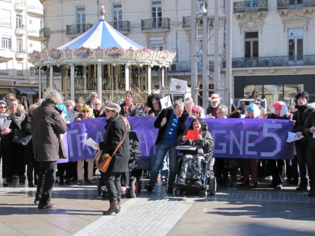 Le ColL5ctif ligne 5 rassemblé place de la Comédie à Montpellier, le samedi 5 mars 2016. Copyright : Edouard Paris