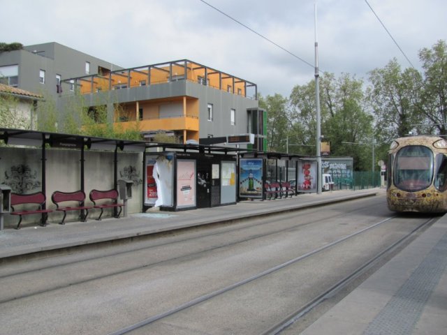 Les lycéens de Jean-Mermoz, opposés à la loi Travail, n'ont pas eu la présence d'esprit de dégommer l'inscription innapropriée "Pompignane", nom donné à la station de tramway de la ligne 4 qui dessert principalement leur établissement. Photo prise le samedi 16 avril 2016. Copyright : Edouard Paris