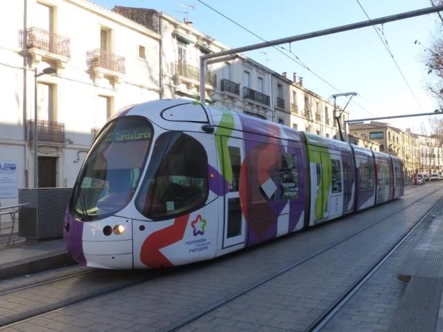 Opérant sur la ligne 4, dans le sens 4b, la rame 2049 Citadis 302 Alstom est photographiée à la station "Louis Blanc" commune aux lignes 1 et 4, le vendredi 13 janvier 2017. Copyright : Louis Ferdinand